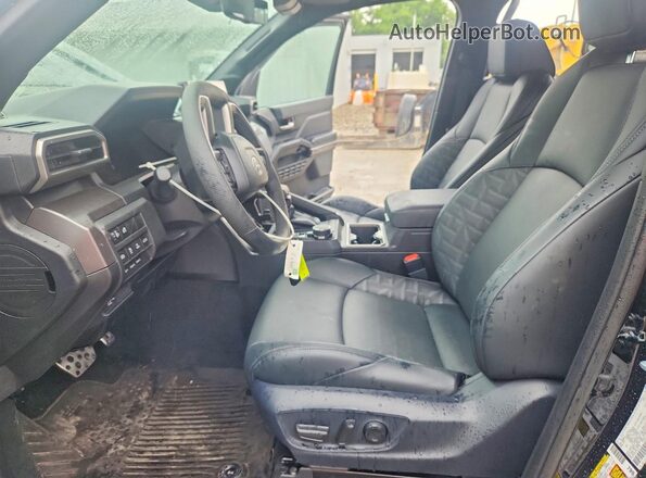 3TMLB5JN1TM232736 2026 TOYOTA TACOMA Черный Вид салона спереди