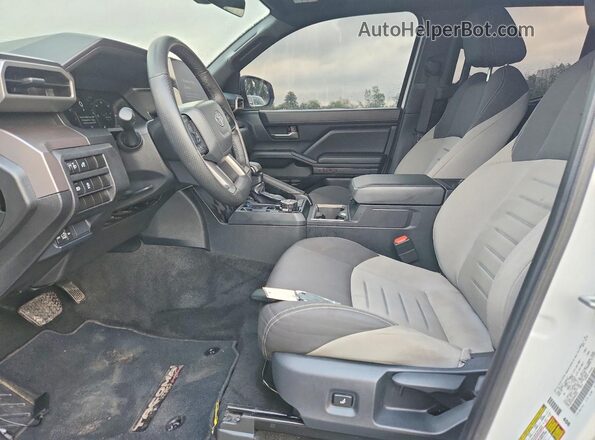 3TMLB5JN2SM096891 2025 TOYOTA TACOMA White Vista de los asientos traseros