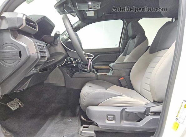 3TMLB5JN3RM027363 2024 TOYOTA TACOMA White Widok wnętrza z przodu