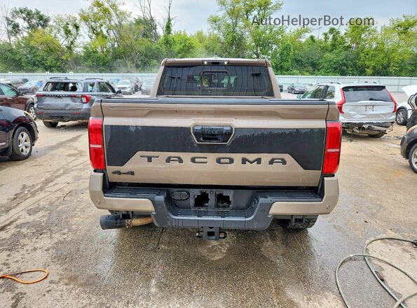 3TMLB5JN3TM227800 2026 TOYOTA TACOMA Tan Vista trasera