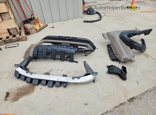 3TMLB5JN3TM227800 2026 TOYOTA TACOMA Tan Vista del compartimento del motor