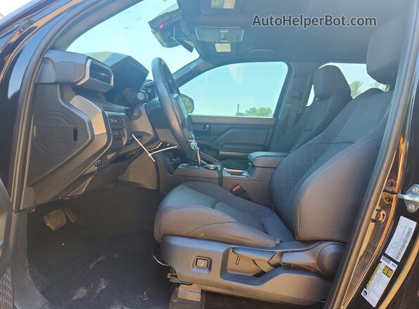 3TMLB5JN4SM122133 2025 TOYOTA TACOMA Black Widok wnętrza z przodu