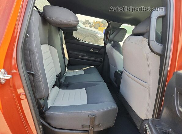 3TMLB5JN4SM137523 2025 TOYOTA TACOMA Orange Սալոնի հետևի տեսք