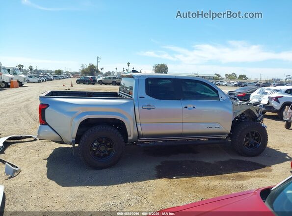 3TMLB5JN4TM258232 2026 TOYOTA TACOMA Silver სალონის 360-გრადუსიანი ხედი
