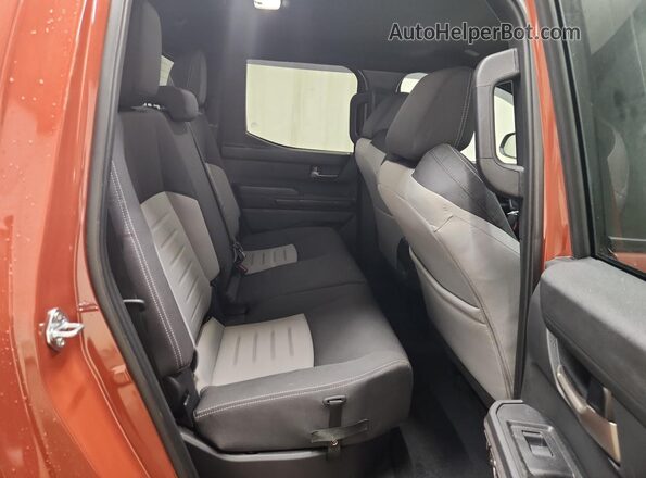 3TMLB5JN5SM139670 2025 TOYOTA TACOMA Orange Հետևի նստատեղերի տեսք