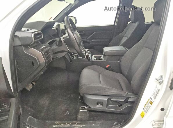 3TMLB5JN6RM000951 2024 TOYOTA TACOMA White Front interior view
