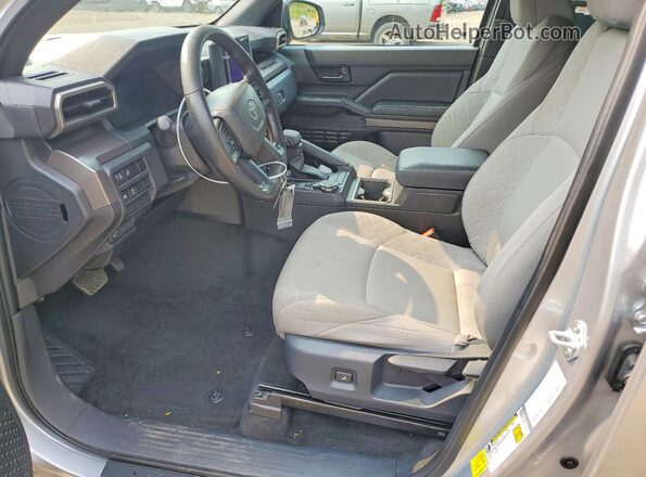 3TMLB5JN6RM079103 2024 TOYOTA TACOMA Silver Widok wnętrza z przodu
