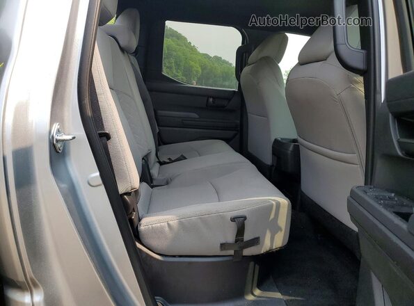 3TMLB5JN6RM079103 2024 TOYOTA TACOMA Silver Widok tylnych siedzeń