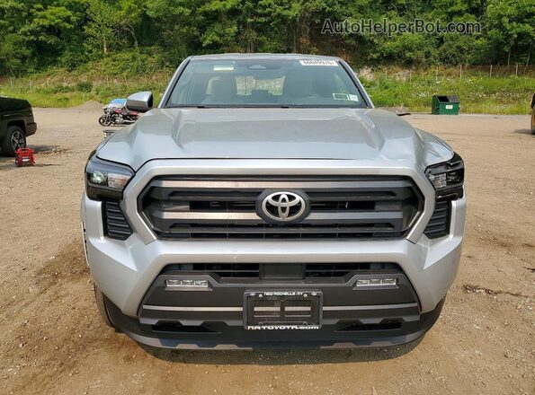 3TMLB5JN6RM079103 2024 TOYOTA TACOMA Silver Widok z przodu
