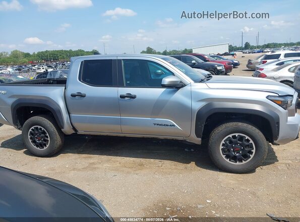 3TMLB5JN6SM105656 2025 TOYOTA TACOMA Silver Rear interior view