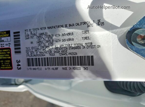 3TMLB5JN6SM202064 2025 TOYOTA TACOMA White Vista del compartimento del motor