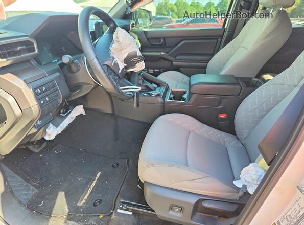 3TMLB5JN6TM221182 2026 TOYOTA TACOMA White წინა სალონის ხედი