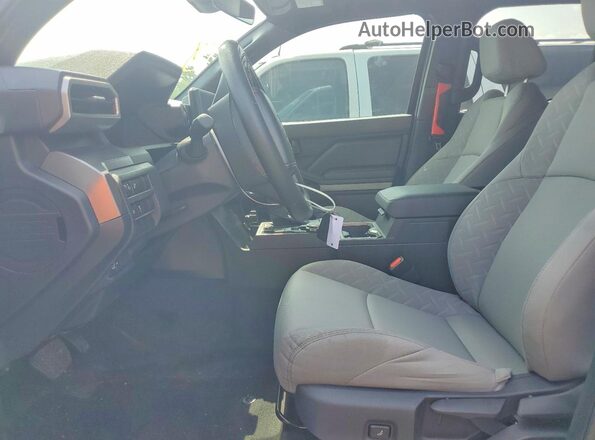 3TMLB5JN6TM234689 2026 TOYOTA TACOMA Black Widok wnętrza z przodu