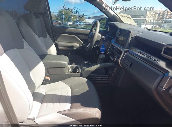 3TMLB5JN6TM250455 2026 TOYOTA TACOMA Silver Vista interior delantera