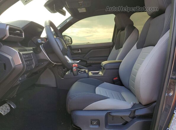 3TMLB5JN6TM252397 2026 TOYOTA TACOMA Gray წინა სალონის ხედი