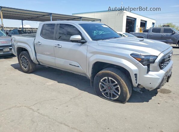 3TMLB5JN7RM087386 2024 TOYOTA TACOMA Серебряный Передняя правая четверть