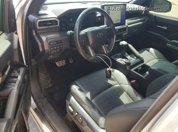 3TMLB5JN7RM087386 2024 TOYOTA TACOMA Серебряный Вид панели приборов