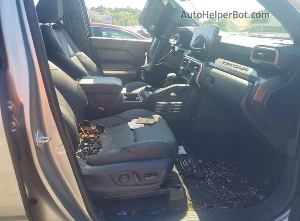 3TMLB5JN8RM054543 2024 TOYOTA TACOMA Silver Front interior view