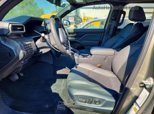 3TMLB5JN8RM056745 2024 TOYOTA TACOMA Green Front interior view