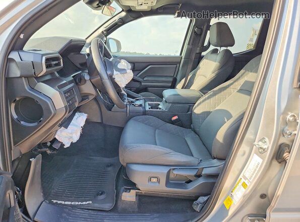 3TMLB5JN9SM142345 2025 TOYOTA TACOMA Silver წინა სალონის ხედი