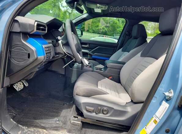 3TMLB5JN9TM214811 2026 TOYOTA TACOMA Blue Front interior view