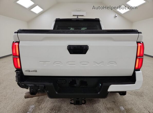 3TMLB5JNXTM245386 2026 TOYOTA TACOMA White Widok naklejki z numerem VIN