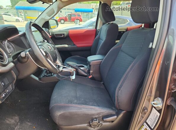 3TYAX5GN6MT017830 2021 TOYOTA TACOMA Серый Вид салона спереди