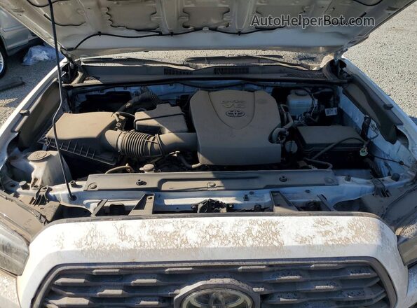 3TYCZ5AN0NT088227 2022 TOYOTA TACOMA White Rear interior view