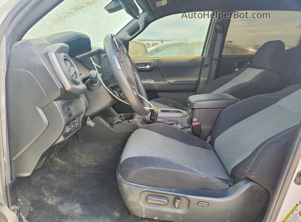3TYCZ5AN0NT088227 2022 TOYOTA TACOMA White Front interior view