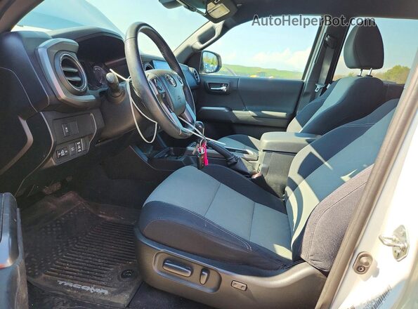 3TYCZ5AN3MT012645 2021 TOYOTA TACOMA White Widok wnętrza z przodu