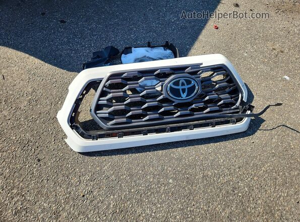 3TYCZ5AN3MT012645 2021 TOYOTA TACOMA White Widok komory silnika