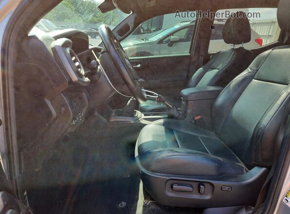 3TYCZ5AN6NT104561 2022 TOYOTA TACOMA Silver Vista interior delantera