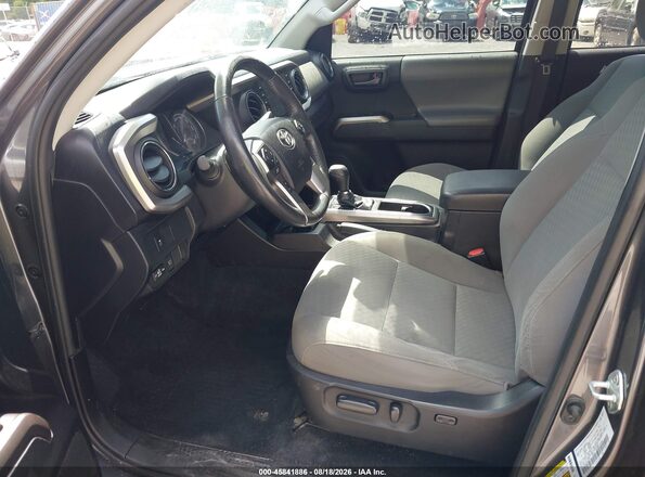 3TYCZ5AN7MT024765 2021 TOYOTA TACOMA Gray Widok wnętrza z przodu