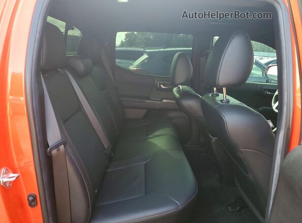 3TYCZ5AN7PT129388 2023 TOYOTA TACOMA Orange Widok tylnych siedzeń