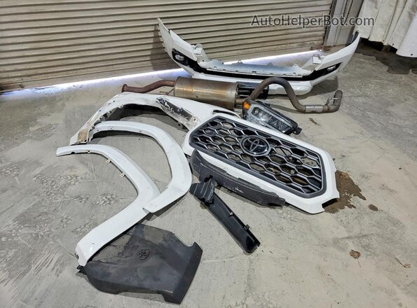 3TYCZ5AN9MT051207 2021 TOYOTA TACOMA White Vista del compartimento del motor