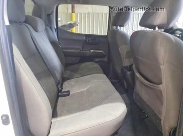 3TYCZ5AN9NT093684 2022 TOYOTA TACOMA White Vista de los asientos traseros