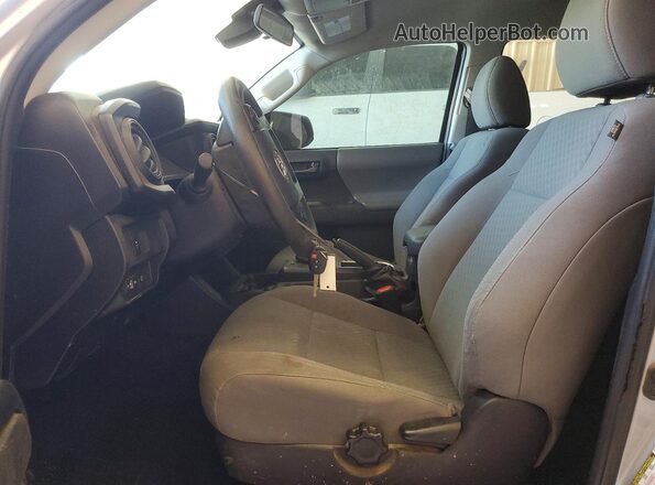 3TYCZ5ANXLT004072 2020 TOYOTA TACOMA Silver Вид салону спереду