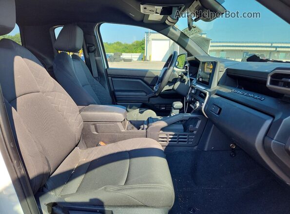 3TYJDAHN1RT012249 2024 TOYOTA TACOMA White Widok tylnych siedzeń