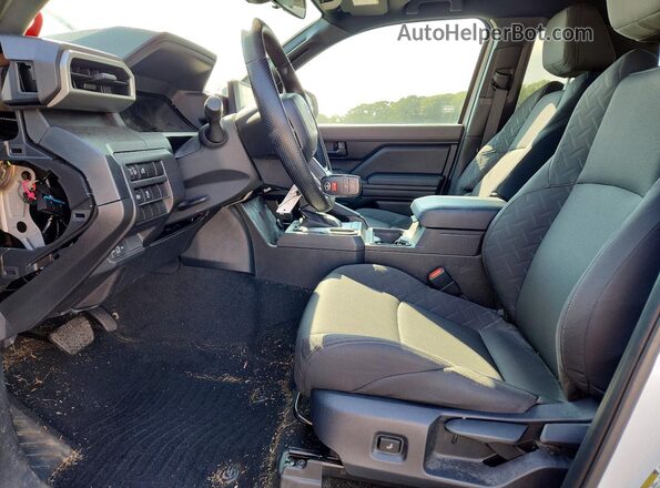 3TYJDAHN1RT012249 2024 TOYOTA TACOMA White Widok wnętrza z przodu