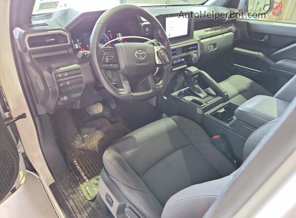 3TYJDAHN7RT008772 2024 TOYOTA TACOMA White Widok deski rozdzielczej