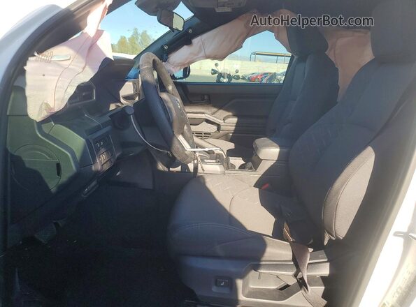 3TYJDAHN7TT047014 2026 TOYOTA TACOMA White Widok wnętrza z przodu