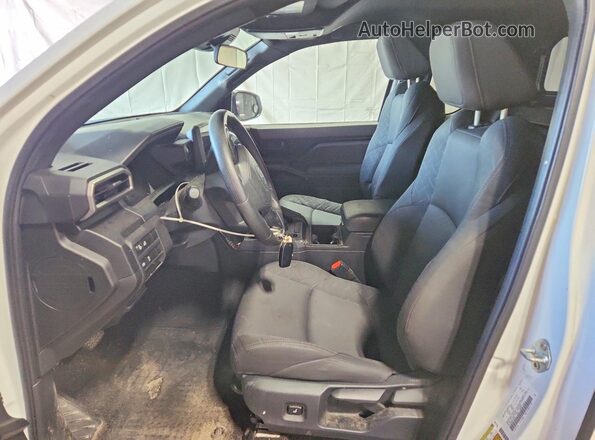 3TYJDAHN8RT007128 2024 TOYOTA TACOMA White Vista interior delantera