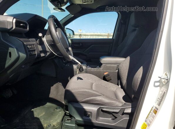 3TYJDAHN9RT008031 2024 TOYOTA TACOMA White Vista interior delantera
