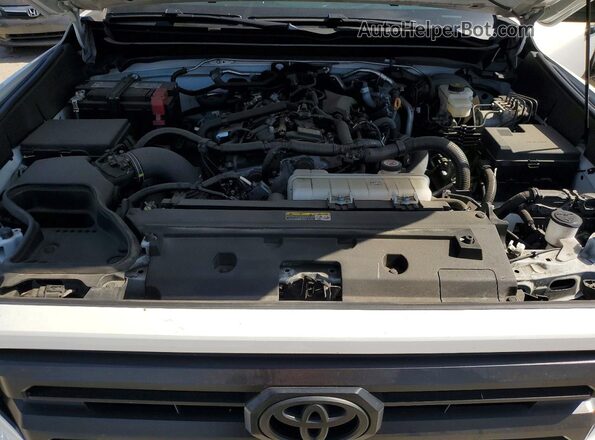 3TYJDAHN9RT008031 2024 TOYOTA TACOMA White Vista interior trasera
