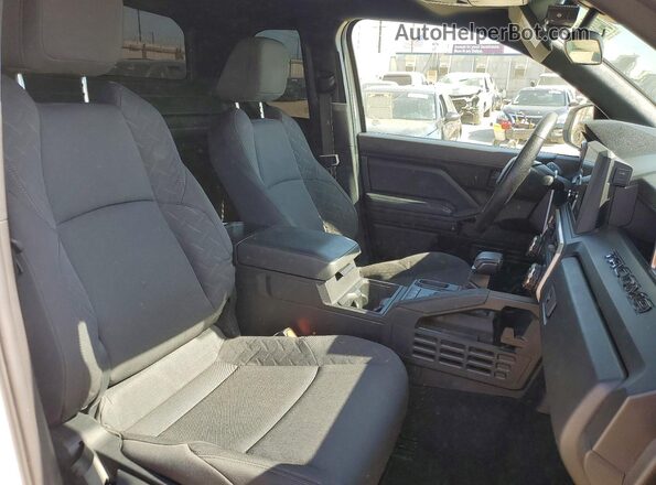 3TYJDAHN9RT008031 2024 TOYOTA TACOMA White Vista de los asientos traseros