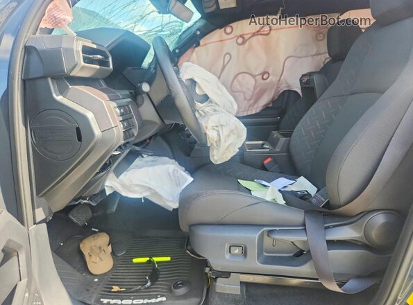 3TYKB5FN2TT035647 2026 TOYOTA TACOMA Gray Vista interior delantera