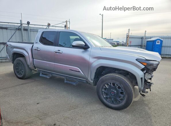 3TYKB5FN5RT002313 2024 TOYOTA TACOMA Серебряный Вид салона спереди