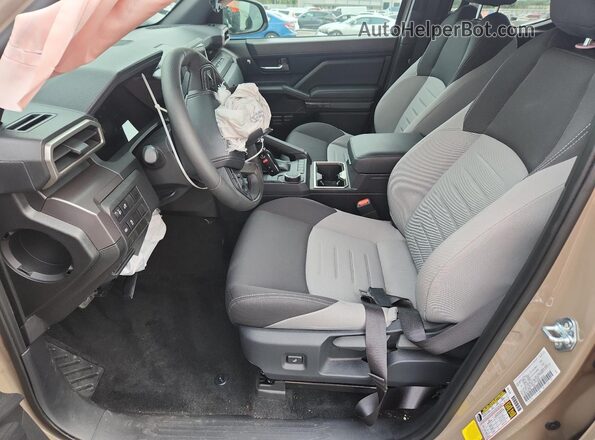 3TYKB5FN8TT032798 2026 TOYOTA TACOMA Tan Вид салону спереду