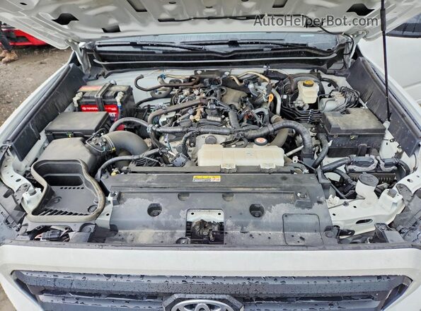 3TYKD5HN2RT010988 2024 TOYOTA TACOMA White Вид задньої частини салону