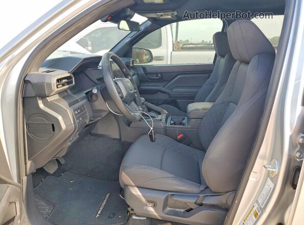3TYKD5HN7RT007522 2024 TOYOTA TACOMA Silver Vista interior delantera